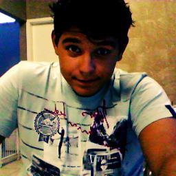 Idiota,feio,gordo,14,amo pizza :33 , chocolate e coka *-*,Luto Jiu-Jitsu *-* e..acho que é só ! A rua é nois...Beijos ! ,