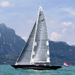 Leonardy Yachts, builder of the Eagle 36 & 44, luxury daysailers.