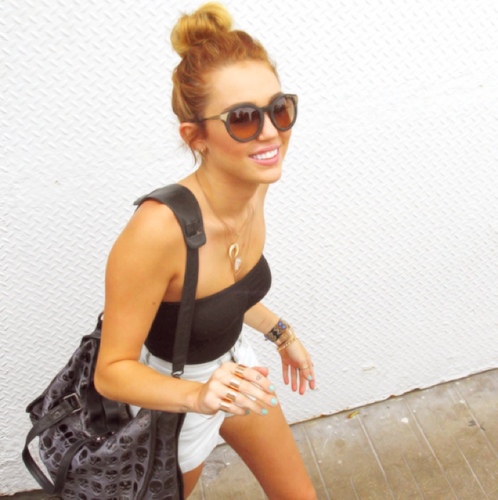 I'm Miley, 17. I'm a Junior. I love singing and playing my guitar. I'm on the volleyball team.