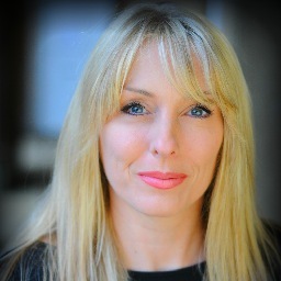 Actress/Singer/Performer from Writtle, Essex. I run my own theatre school http://t.co/Dw184iF0kq. Married to Michael Jones and Mum to Casey Jones.