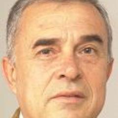 Periodista y Magister en Educación y Desarrollo Comuniatrio.