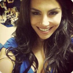 A palavra DESISTIR, não existe no meu dicionário, muito menos em meu coração. Pois com você aprendi a lutar pelos os meus sonhos @MelFronckowiak