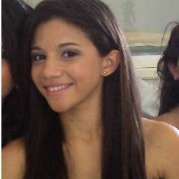 Taurina , 17 anos , flamenguista , meiga , mimada, querida, bastante sonhadora é teimosa que só vendo. . .apaixonada pelos amigos, pela família, pela vida .. (:
