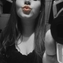 kraaziih's profile picture. A vida só pode ser compreendida olhando-se para trás, mas só pode se vivida se olhada-se para frente!

♥