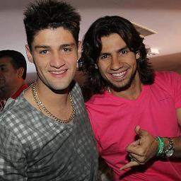 Since: 14/08/11 e seguido pelo @munhoz_mariano dia: 20/08/11 seguido pelo @munhoz_frango dia: 21/08/11 (: seguido por @mariano_mem dia:12/09/11