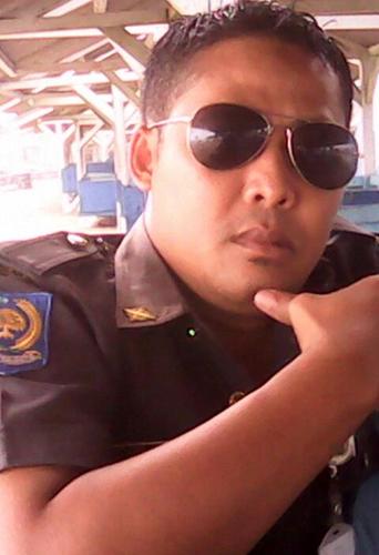 Biar usia berkurang gaya Rock'N Roll Slengean ttp kental....!!!