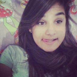 - Não deixe um idiota te derrubar, uma vadia estragar a sua noite, ou um comentário fazer você mudar, ok ! Irmã da _vodkagirl ♥