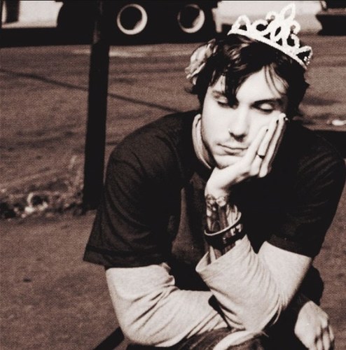 Frxnkiero's profile picture. im frank fucking iero so fuck you.