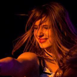 GianaBo's profile picture. Read my twitts. And retwitt them. They are awesome. Just do it.