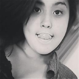 14 anos ; solteira ; 1,63 ; linda de feia  3  
     facebook : http://t.co/fe6N4xAauH