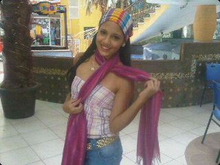 Soy muy alegre, romántica ,y sensible ;;)
