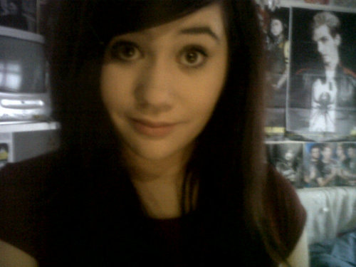 (bbm-2866B103 kik- beccaJjjj)I saw skrillex, knife party, paramore, you me at six, Ed Sheeran and loads of other peoples...you jelly?