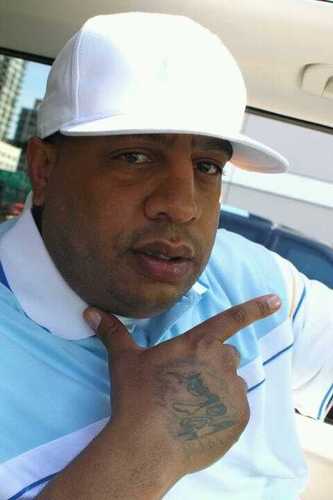 FOLLOW MY http://t.co/AeNSNaWFTk LET'S WORK