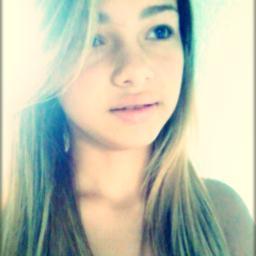 α gαrotiinhα imperfeitα, αqeelα qeê chorα de dor, αqeelα qeê sofre por amor, αqeelα qe sαbe se αrrepender , e que ama de verdade