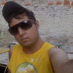 sou um garoto muito sinpatico,estrovertido,legal,brincalhao, sou um rapas serio,pra tudo tem sua hora de diversao e seriedade !!