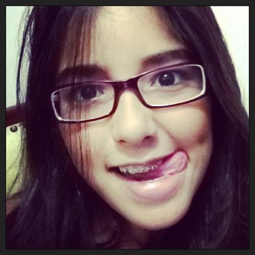 Serei sempre a queridinha da mamãe & do papai ♥. Seempree serei aquela menina mimada que ama pirulitos e balas coloridas (...) http://t.co/9mFuJqGgsk