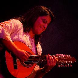 Gestora cultural, bandolera, trabajadora en red del campo musical, consejera distrital