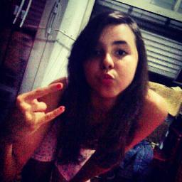 sou apenas uma garotinha boba e apaixonada... apaixonada por você ♥