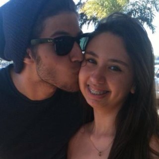 O segredo é se rodear de quem você ama e de quem ama você, o resto é só o resto. ♡ - Since: 20/12/11! fc reconhecido pessoalmente por eles.