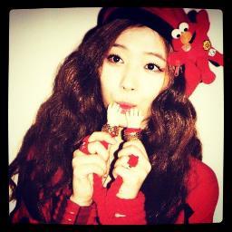 เเฮ่ม..เเฮ่ม :D  : ซอลลี่ (Sulli) จาก f(x)นะค่ะ ฟอลมาฟอลกลับ ยิปปี้ ##