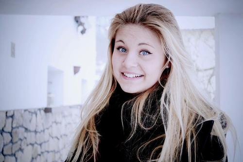 follow @mehdi_powa et je te follow + la personne que tu veux.