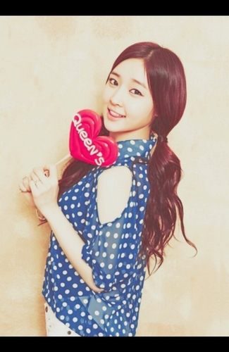 [Mangganya Krystal, ponakannya om CNu, adeknya kak Jiyoung, anaknya mama Seohyun dan papa Yonghwa]