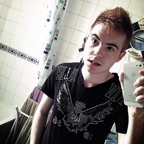 Monkeiix2's profile picture. Not all those who wander are lost. 


Graphiste chez Be Aware et pour l'équipe de Cauet sur NRJ