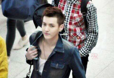 รักทุกคนครับอันยองอู๋อี้ฟานสูงหล่อรวยไม่มากที่มากคือความหล่อครับ(0-0)'