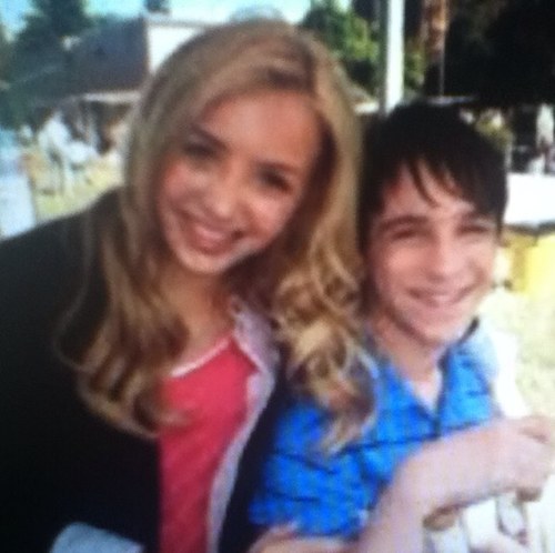 peytonlist07's profile picture. 