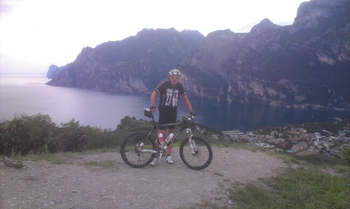 fietser, race en atb, levensgenieter, auto lekker luxe of cabrio