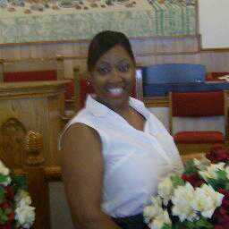 SynthiDoll's profile picture. 