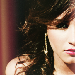 Voce pode insultar mas no fundo voce a ama, demi lovato é irresistível amor