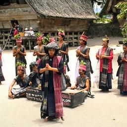 semua warga batak harus punya masa depan yang baik dengan visi dan misi yang lebih baik