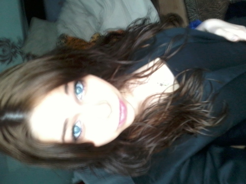 MelanieVllm's profile picture. Mon Facebook : http://t.co/Bb7MyahWea… 3