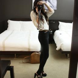 fashion pictures and tweets.