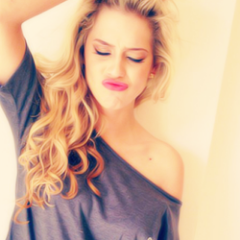 ∞ Sophia você é o motivo de todos os meus sorrisos, Te amo muito princesa!!! @sophiaabrahao