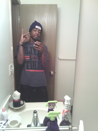 FREE ..... LIL B MY NIGGA LEE N RED FREE MYRON DD. DIERON.DONMOO. MY LIL CUZZ DEARON N RIP ALL MY NIGGAS MANN /WAG SHIT FOR LIFE