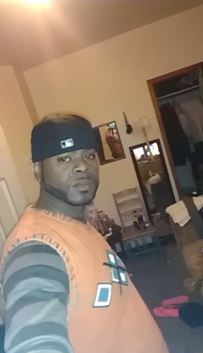 bigwood11161975's profile picture. 