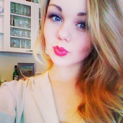 hi here is 17 years old girl from finland, instagram oonasaario