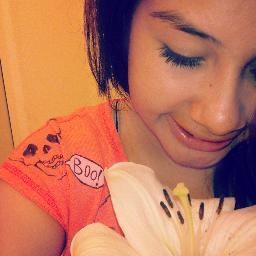 Hola:3 Soy chaparrita:B, ojos verdes con cafe y amarillo, Soltera bueno algo así y Guapa:3. No lo pienses Sígueme y te Sigo :*