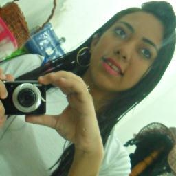 Por fora sou uma garota que muitos julgam , por dentro uma mulher que poucos conheçem :D