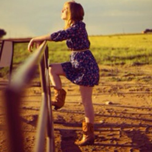 This is for all you country queens out there. Stay beautiful ya'll. And for you princesses, keep ridin'.