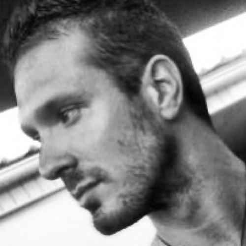 Ci sono persone che scrivono molto bene..usano tanto la testa..la mia forse é un po' bacata quindi scrivo col cuore...
