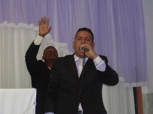 UM JOVEN DE 19 ANOS QUE COMECEI AO MINISTERIO COM 13 ANOS DE IDADE DURANTE ESSES 6 ANOS APRENDI , AMADURECI E HOJE PELA MISERICORDIA SOU EVANGELISTA .