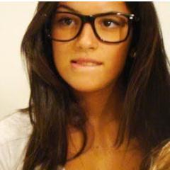 Pra q ficar me descrevendo aki se cada um tem sua opiniao?? Eu sou responsavel pelo oq eu falo, não pelo oq vc entende.... ;)
Face: http://t.co/KJPRZheD