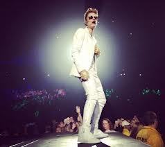 I love @justinbieber nd this is my 2 account i forgot my password for @mrs_333 but if u follow me i will follow u back thnks luv u guys :) ^.^ 3