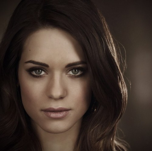 iwontrunfromyou's profile picture. Happiness is something I could never have.All I have is myself and this bottle.I drown out the memories with each swig .#OC #LesMiserables #rp #single