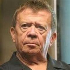 Soy un cabron poeta que de poeta no tengo ni los huevos