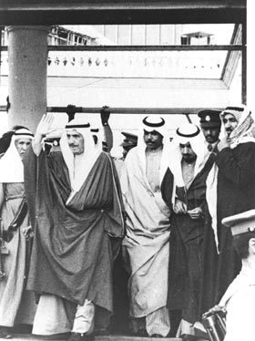 ‏انا وربعي كلبونا جماعة الدين واحد والهدف اخدم الشعب....(شاهد المفضله)