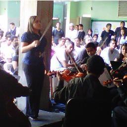 Músico-violinista, Directora del Núcleo San Benito. / Lic. Geoquímica-UCV y Estudiante de Composición en el CMSB